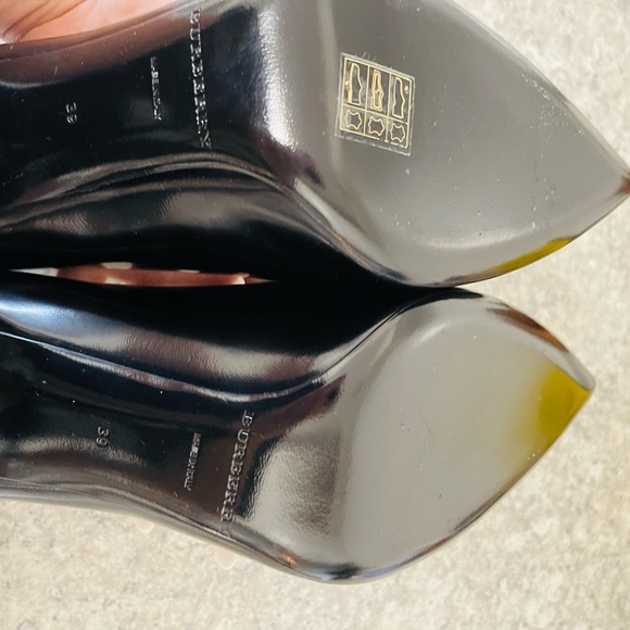 Brand new BURBERRY black pumps! Size 39 never worn. - Picture 4 of 6
